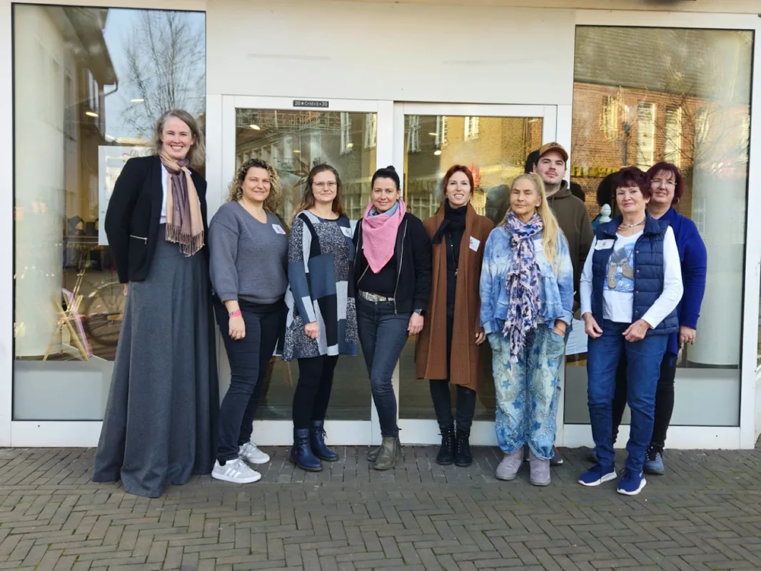 Kundschaft im Pop-up-Store Rhede